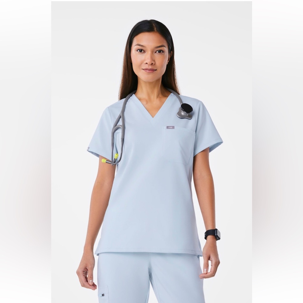 Figs Catarina one-pocket scrub top